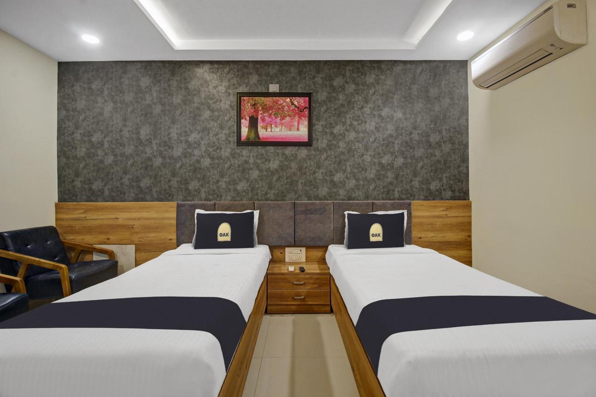 Collection O Hotel Swagath Pride Mancherāl Eksteriør billede